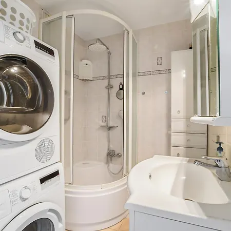Апартаменты Luxury 2-bedroom Apartment, Cleaning Included *